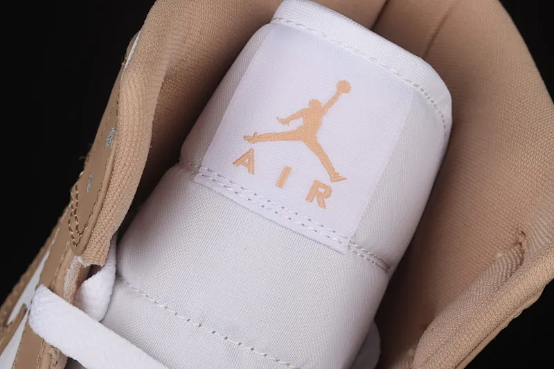 All categories Air Jordan Jordan series basketball shoes Air Jordan 1 Mid G version pure original Air Jordan 1 Mid AJ1 Joe 1 mid-top cultural basketball shoes 554724-271
